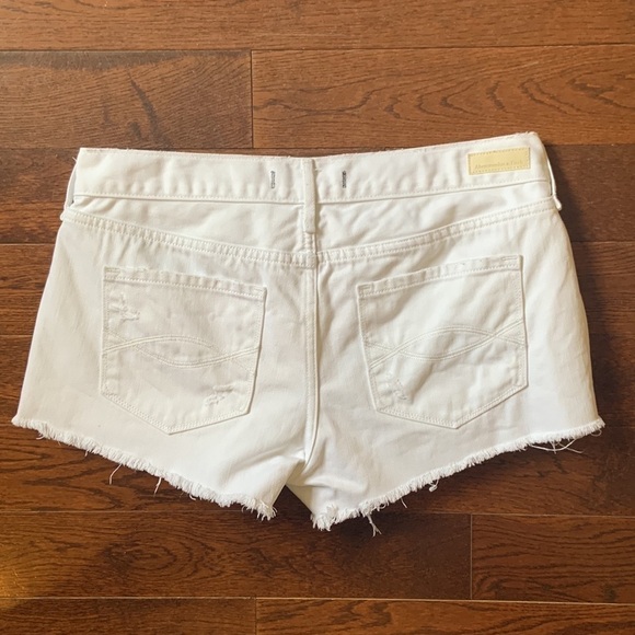 ABERCROMBIE & Fitch Size 28 Womens White Jean Distressed Shorts Cutoff - Picture 4 of 9